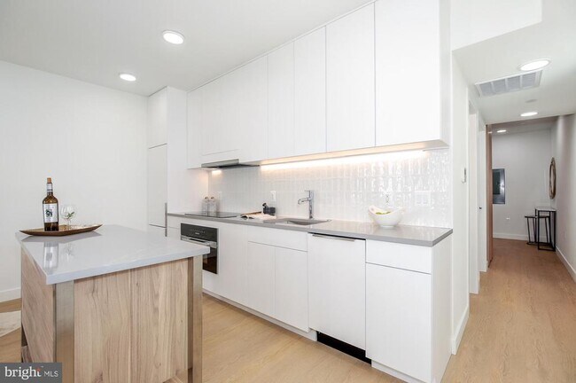 Building Photo - 304 Florida Ave NW