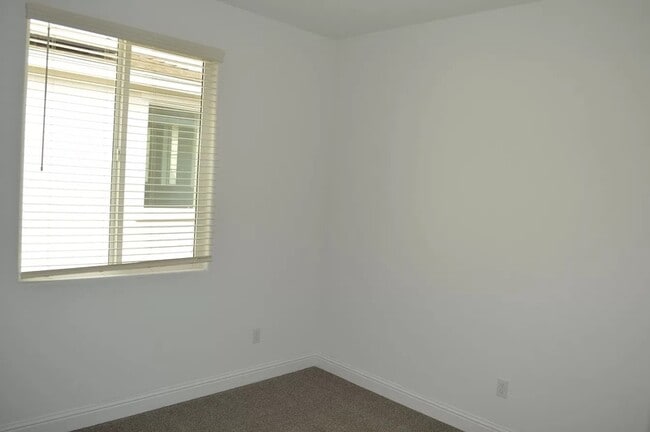 Building Photo - 2447 Quesada Dr