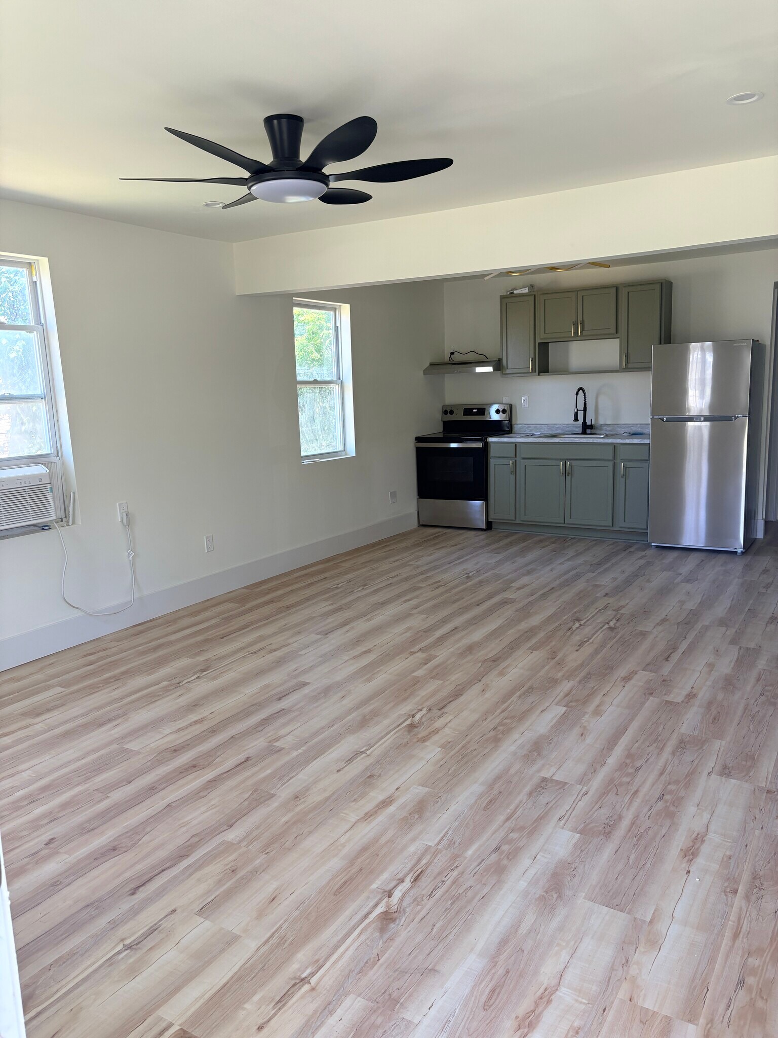 Building Photo - 1200 Southlawn Blvd