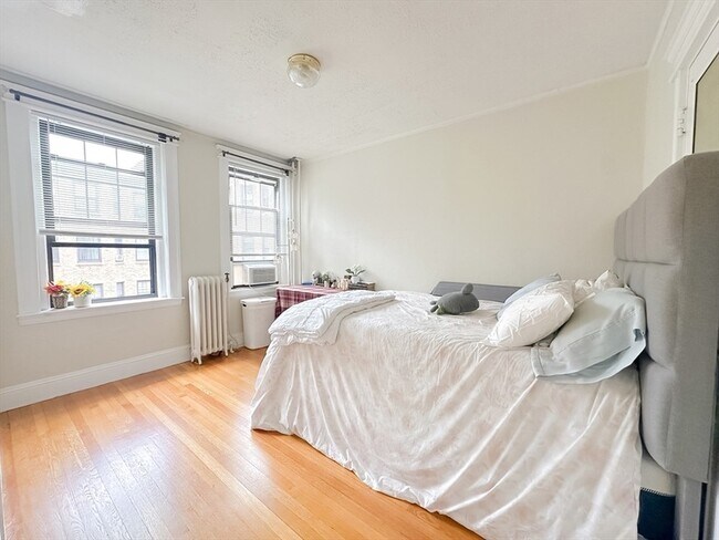 Building Photo - 120 Riverway