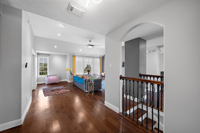 Building Photo - 815 Arlington Ln
