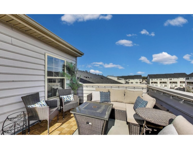 4th floor Terrace - 5907 Duvel St