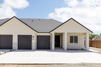 Building Photo - Brand New 3 Bed / 2 Bath Duplex – Modern L...