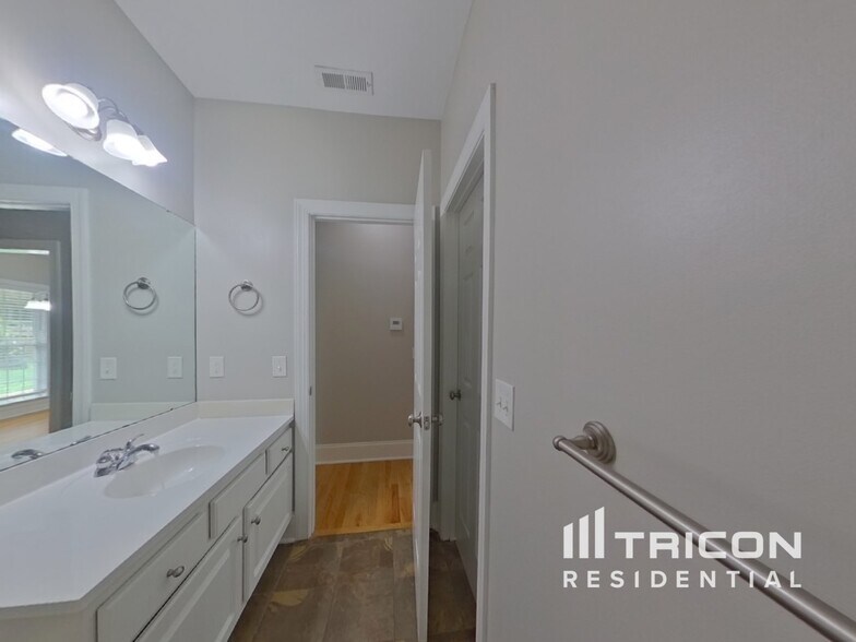 Building Photo - 1129 Moray Ct