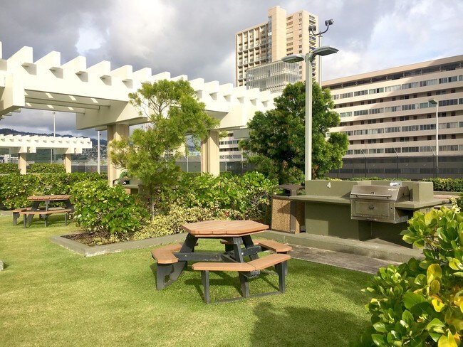 Building Photo - 2333 Kapiolani Blvd