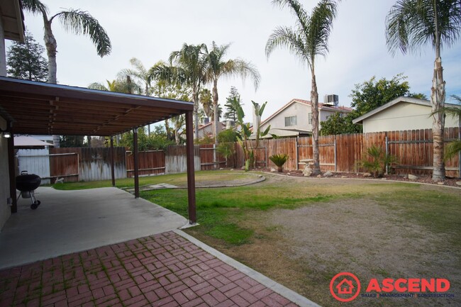 Building Photo - Fabulous Home Off of Ashe and Harris!