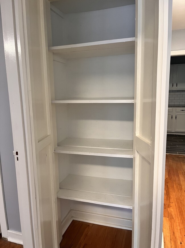 Linen Closet - 3522 Buckner Ln