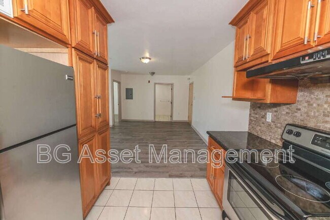 Building Photo - 1459 MacArthur Blvd
