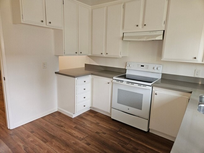 Building Photo - Renovated 2/2 Condo - Cupertino Schools - 2 Car Garage!