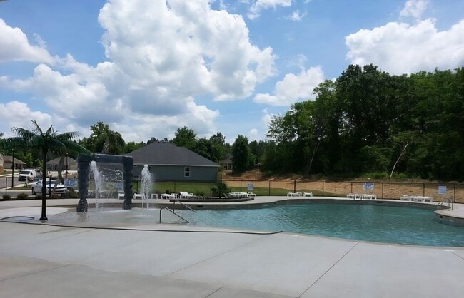 Building Photo - 4 Bedroom Ranch in Willow Oak Village