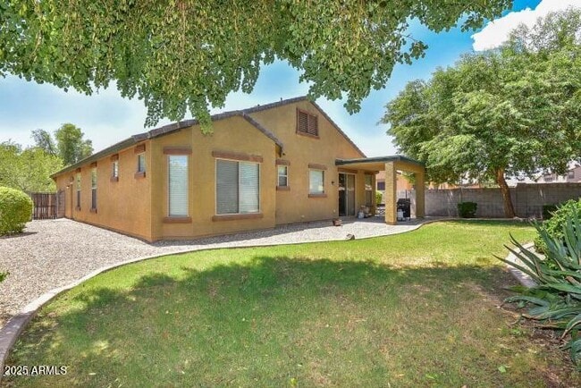 Building Photo - 15836 W Sierra St