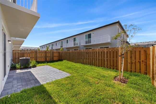 Building Photo - 715 SE 15th St