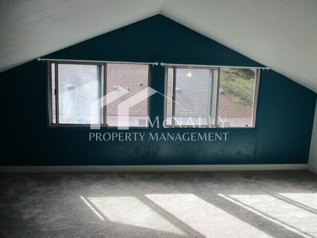 Building Photo - Charming 3-Bedroom Craftsman in Central Tacoma with Spacious Studio/Office