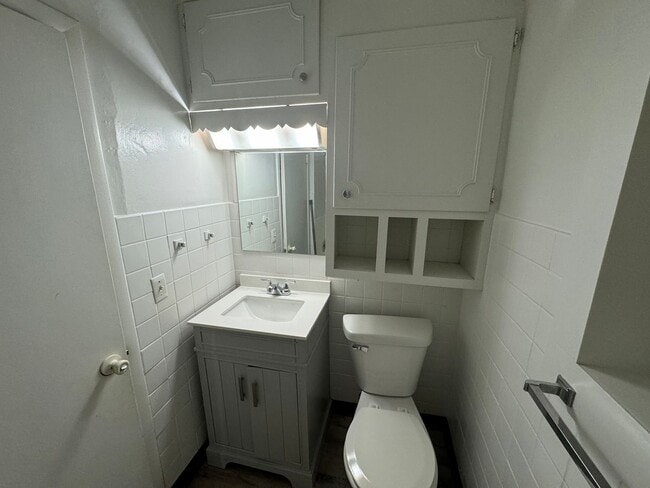 Building Photo - Updated 3BR Home with Large Yard & Long Driveway – Moline