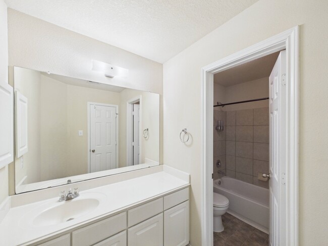 Building Photo - 3319 Apple Dale Dr