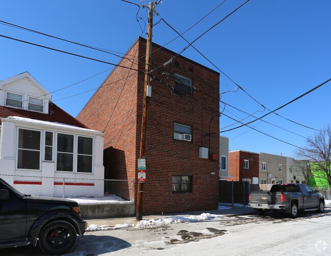 Building Photo - 1836-1844 Central Pl NE