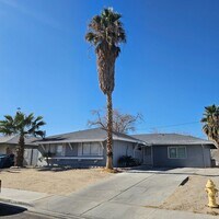 Building Photo - Upgraded 5-Bedroom Home with Open Floor Plan & Large Lot!