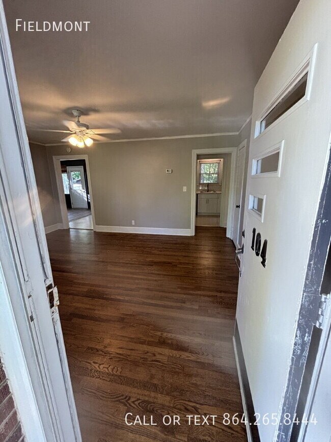 Building Photo - 104 Crescent Ridge Dr