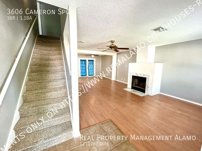 Building Photo - **MOVE-IN SPECIAL** MUST SEE! 3 Bedroom / ...