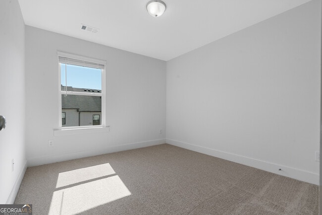 Building Photo - 64 Auburn Wds Dr