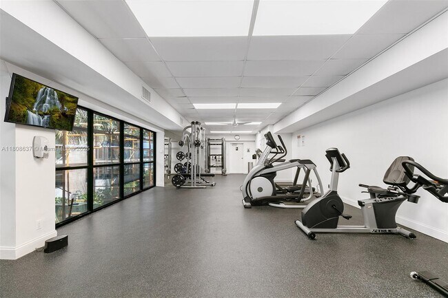 Building Photo - 2101 S Ocean Dr