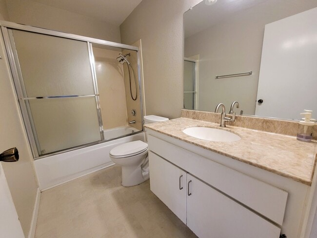 Building Photo - 3076 Fostoria Cir