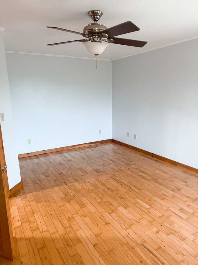 Building Photo - 167 Main St