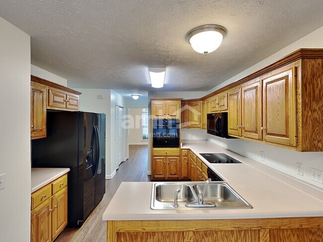 Building Photo - 204 Creekwood Drive