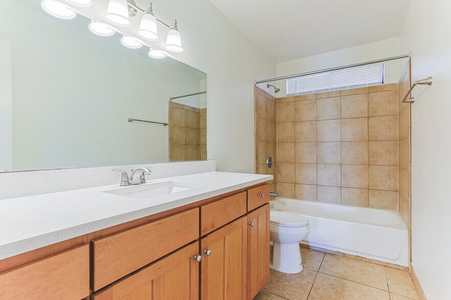 Building Photo - 728 W El Prado Rd