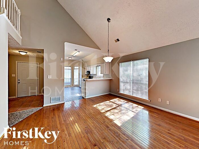 Building Photo - 852 Shore Dr