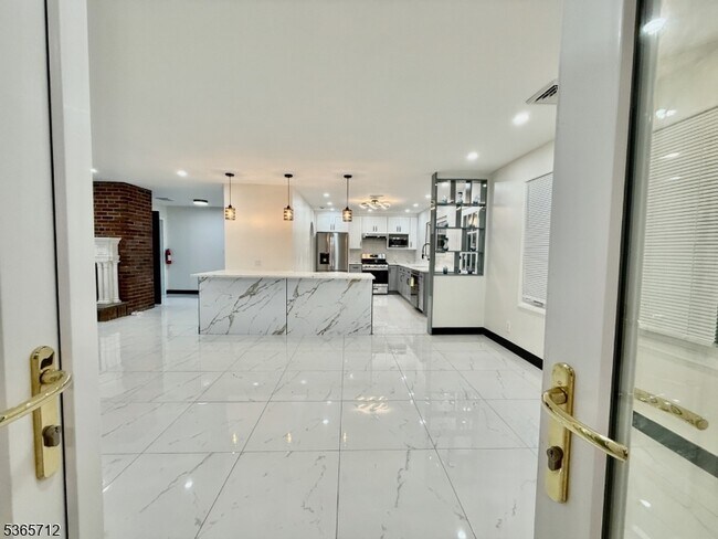 Building Photo - 53 Pine Grove Rd