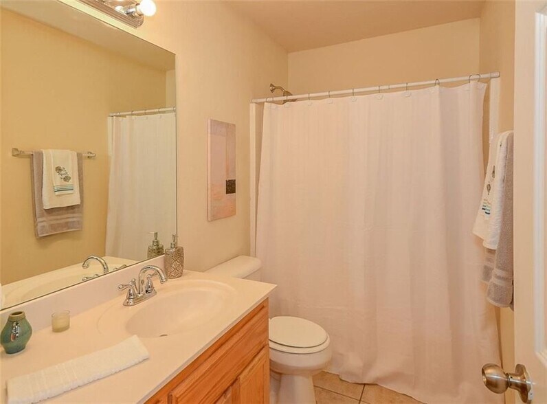 Building Photo - 913 Eagle Cliff Dr