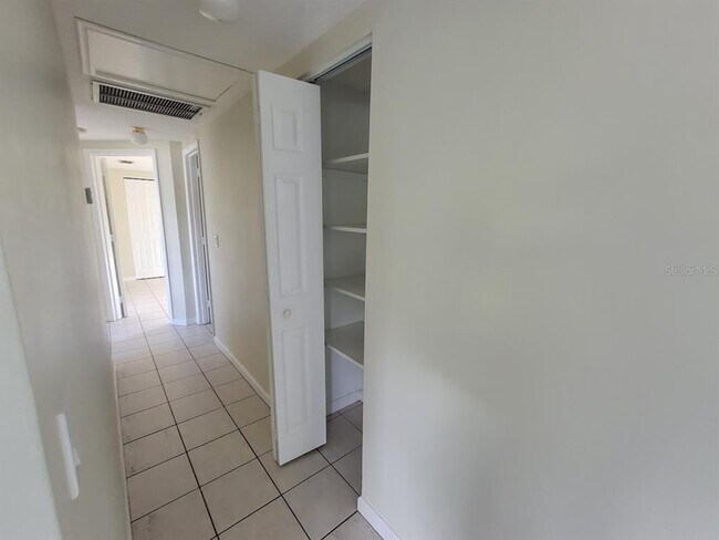 Building Photo - 22353 Buffalo Ave