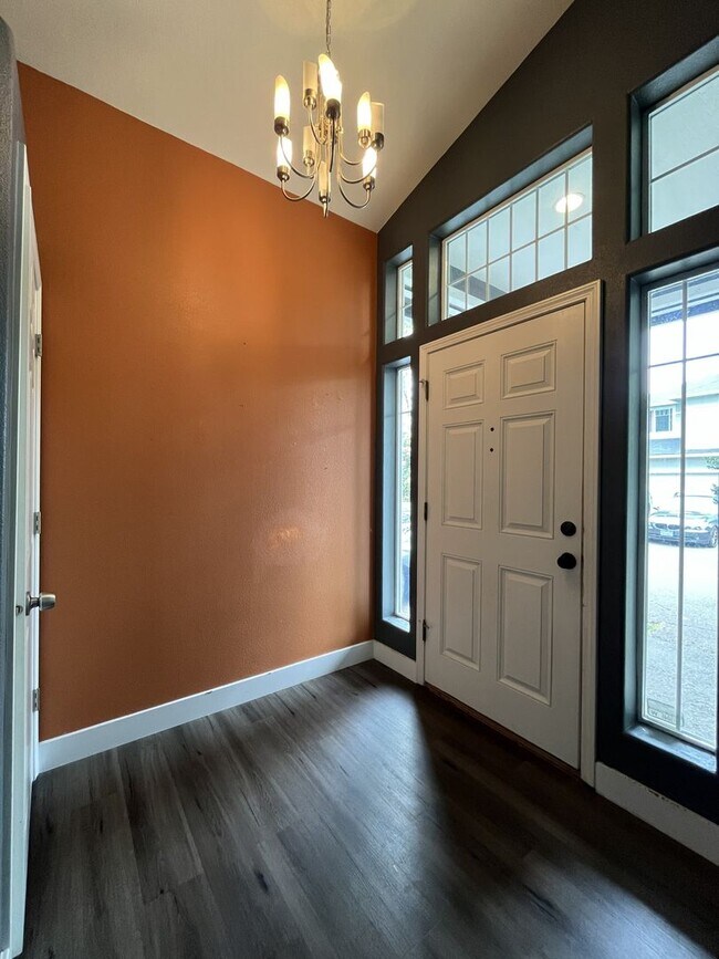 Building Photo - Beautiful 5BD/3BA Home with Soaking Tub, Island Kitchen & Attached 2-Car Garage