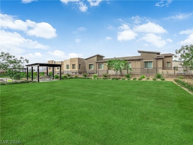 Building Photo - 600 N Carriage Hill Dr