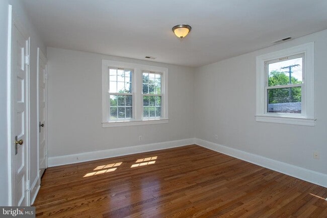 Building Photo - 104 53rd St NE