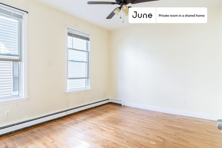 Building Photo - Private bedroom in 2 bed/1 bath Home