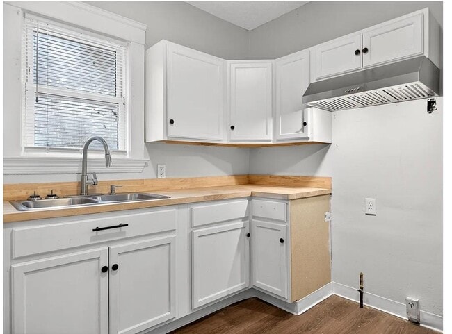 Building Photo - 10100 Yale Ave