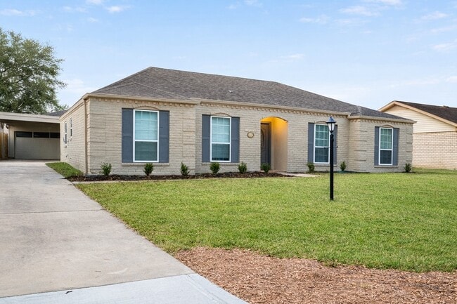 Building Photo - 13914 Oakwood Ln