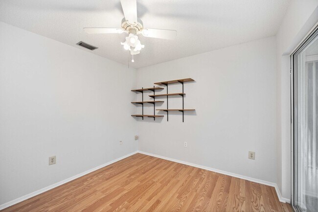 Building Photo - Beautiful Must See!! 3/2 Plus Sunroom & Garage!!  Gated Community!!