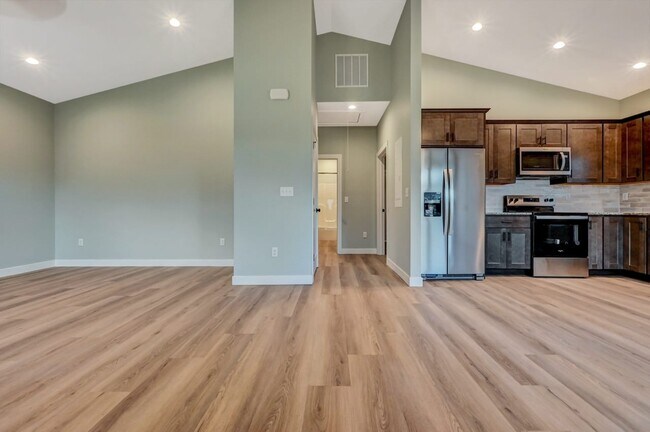 Building Photo - 708 Harrison Ave