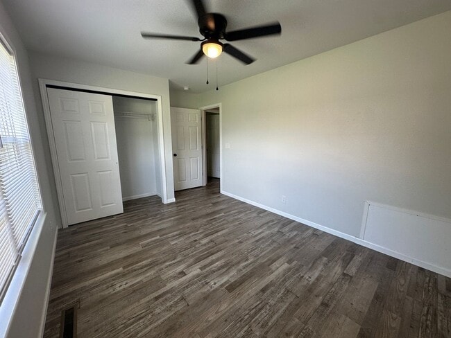 Building Photo - 3 Bed/2 Bath House!
