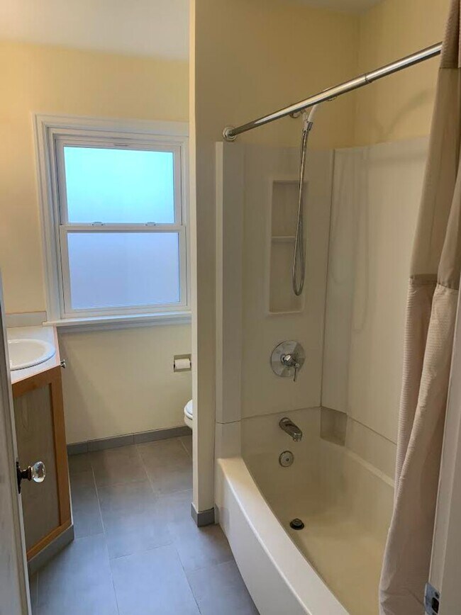 Building Photo - Impecable Remodel of Historic Eastmoreland Gem