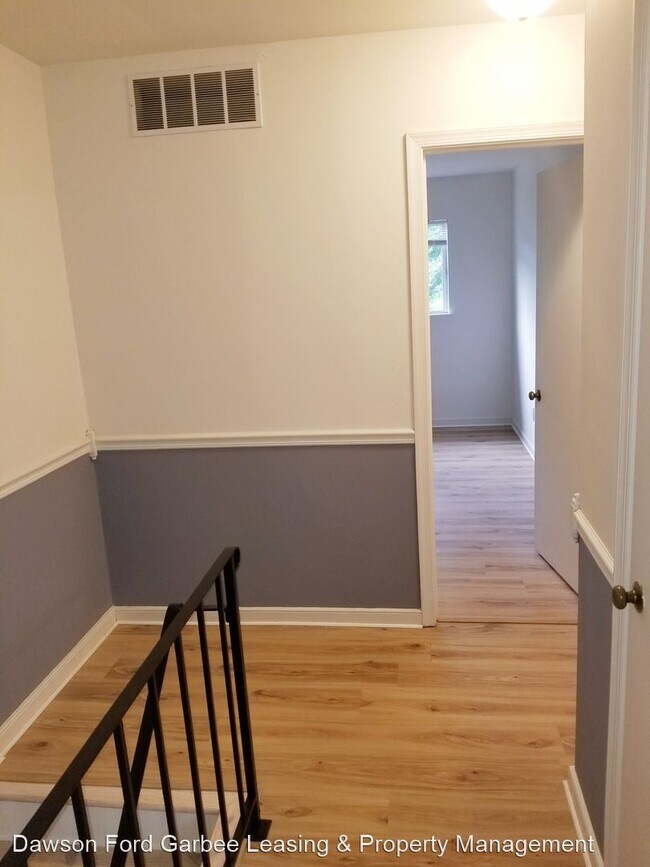 Building Photo - 3 br, 1.5 bath House - 424 West Cadbury Drive