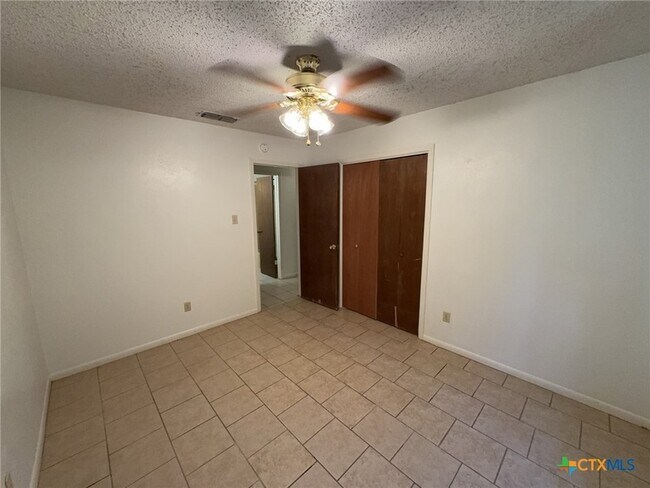 Building Photo - 2408 Carnation Dr