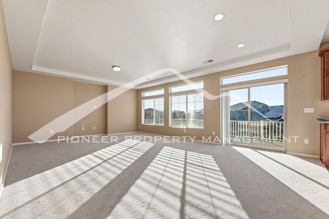 Building Photo - Gorgeous Home with Central AC and Washer/D...