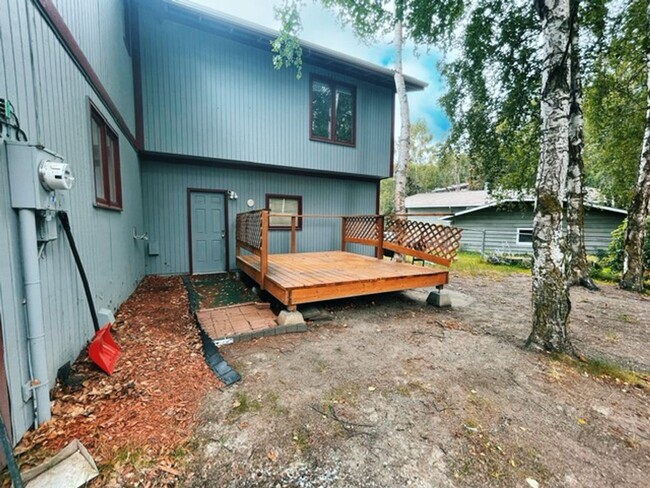 Building Photo - Beautiful and Spacious South Anchorage Home!