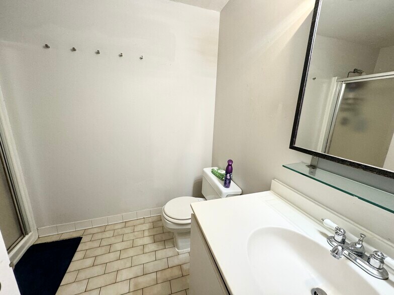 Building Photo - 87 Gainsborough St