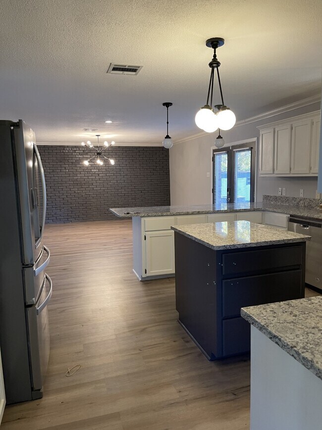 Building Photo - 309 Darbonne Dr