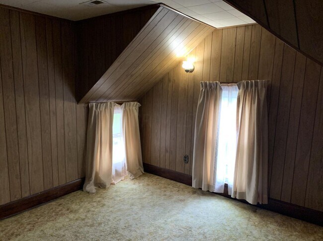 Building Photo - 4790 Lancaster Thornville Rd NE